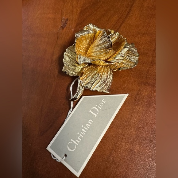 Dior Gold Floral Brooch - Picture 4 of 14